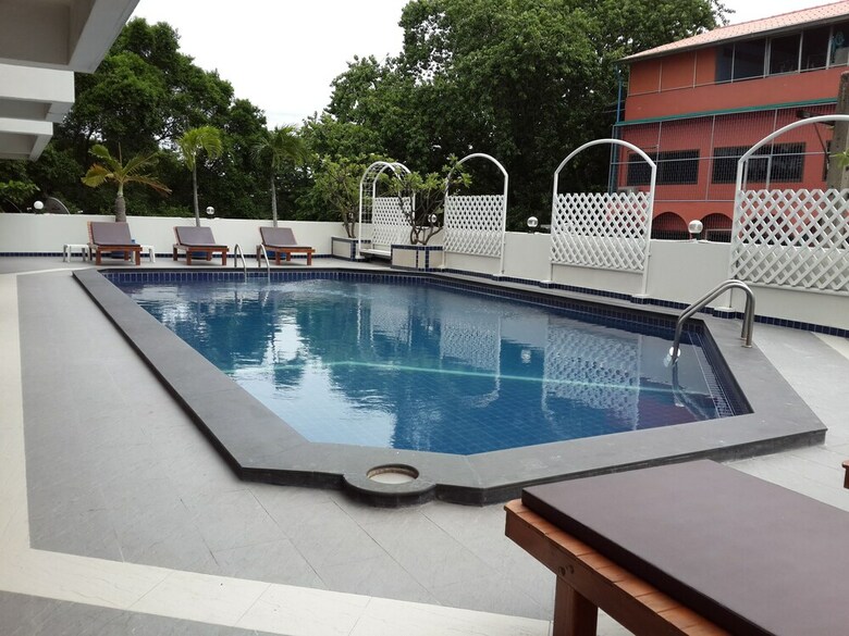 Hotel Nanatai Suites