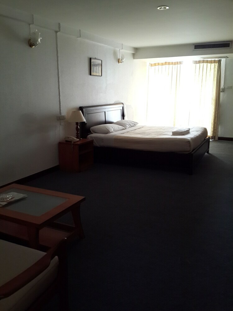 Hotel Nanatai Suites