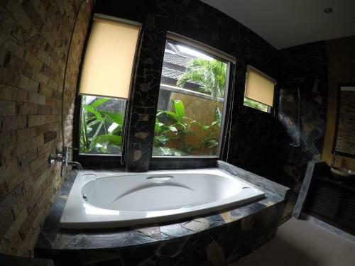 Thalang Pool Villa