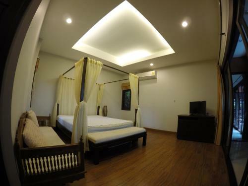 Thalang Pool Villa