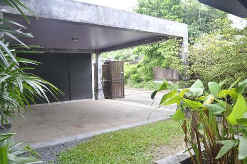 Thalang Pool Villa