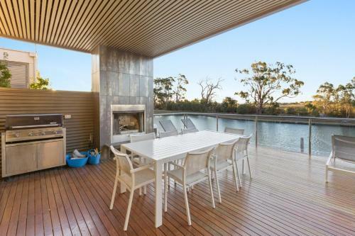 Gippsland Lakehouse A - Canal Frontage