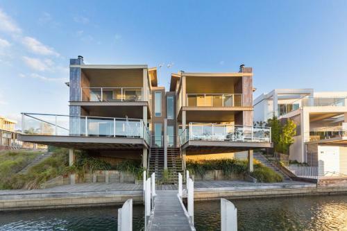 Gippsland Lakehouse A - Canal Frontage