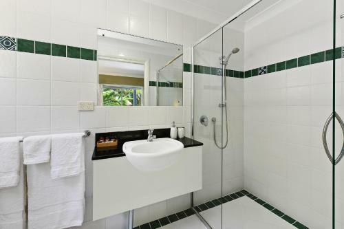 Azura Beach House B&B