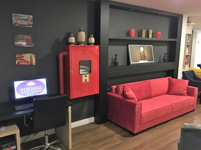 Eleganz Hostel & Suites