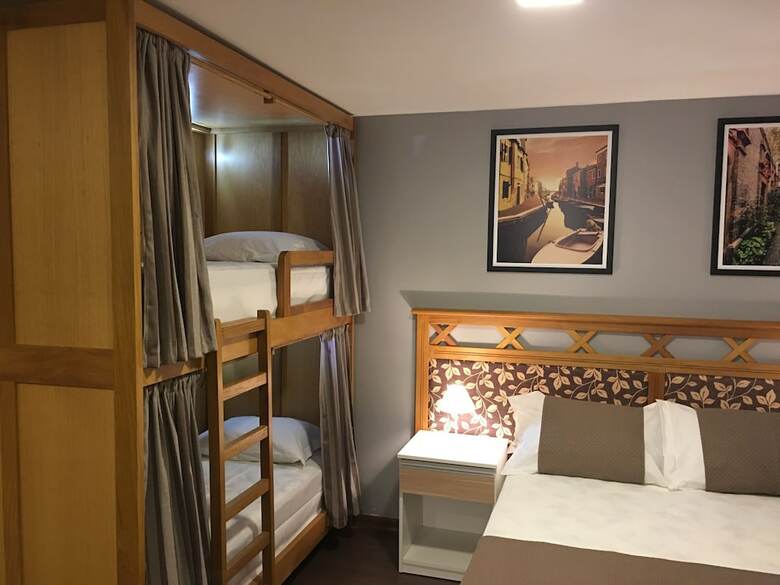 Eleganz Hostel & Suites
