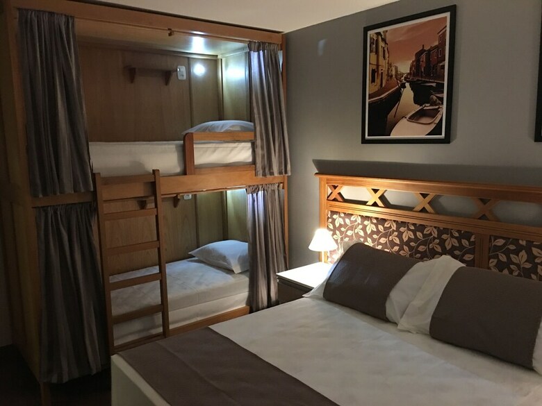 Eleganz Hostel & Suites