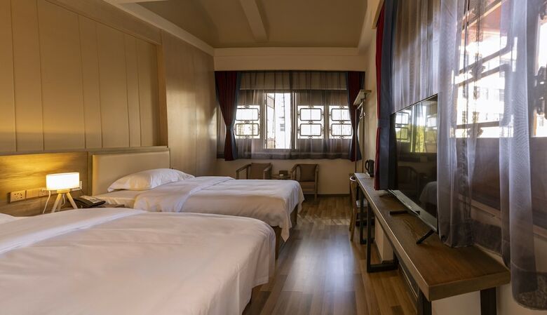 The Hump Hostel ????