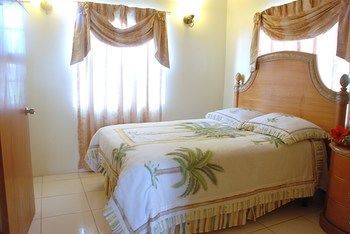 Aparthotel Connie's Comfort Suites