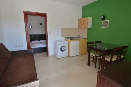 Manos Apartments