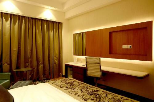 Hotel The P L Palace Agra