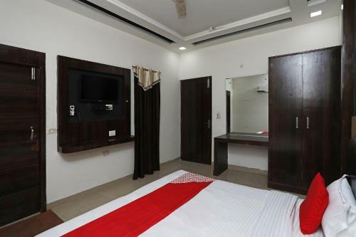 Oyo 23297 Hotel Vanaya Palace