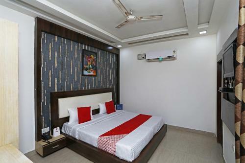 Oyo 23297 Hotel Vanaya Palace