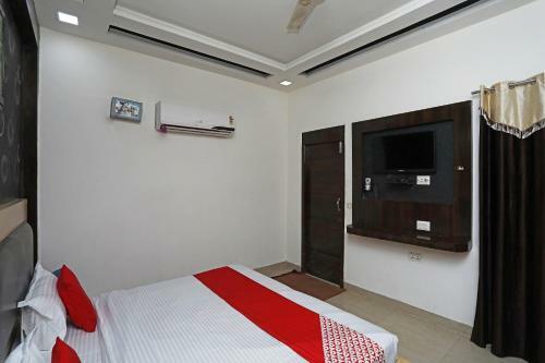 Oyo 23297 Hotel Vanaya Palace