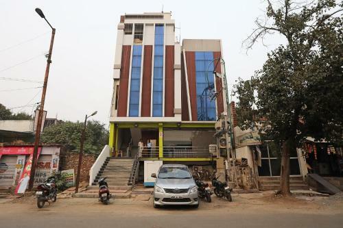 Oyo 23297 Hotel Vanaya Palace