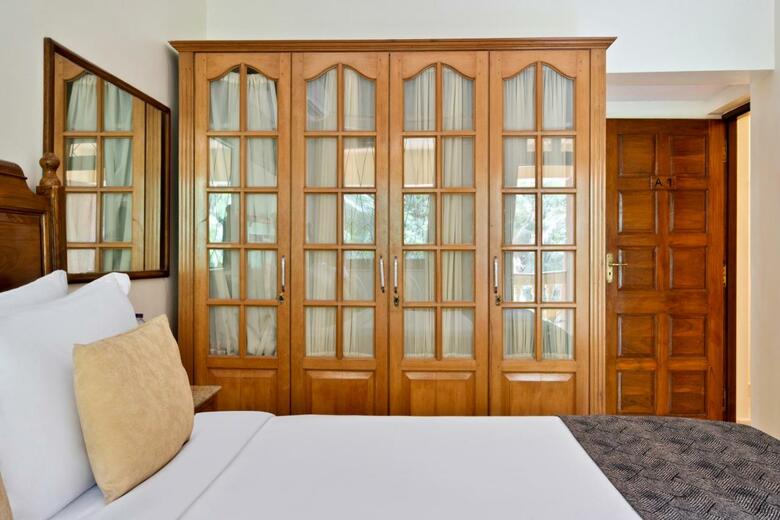 Hotel de Mandarin Beach Resort Suites & Villas, Candolim