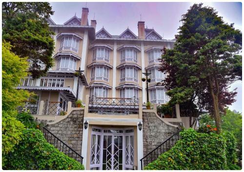 Hotel Cedar Inn
