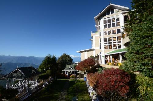 Hotel Cedar Inn