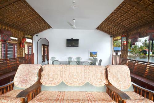 Hotel Shivaganga Houseboat