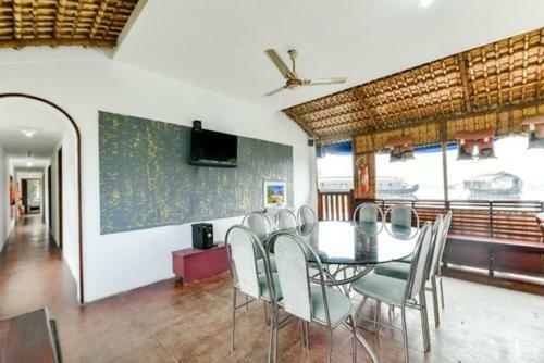 Hotel Shivaganga Houseboat