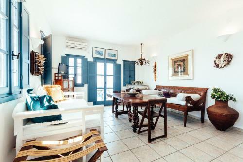 Villa Aegagros Caldera Houses