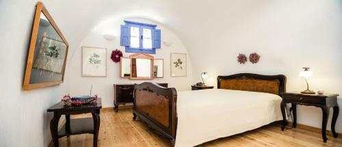 Villa Aegagros Caldera Houses