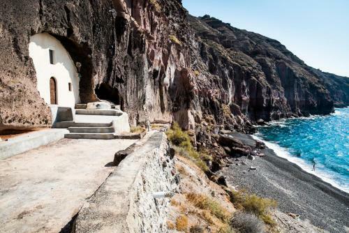 Villa Aegagros Caldera Houses