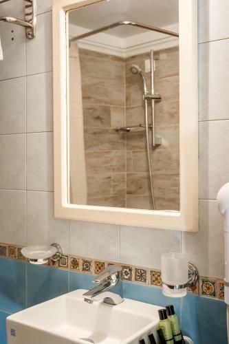 Hostal Kapodistrias Hotel