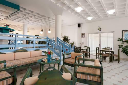 Tripodis Apartments
