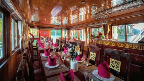 Cozy Bay Cruise