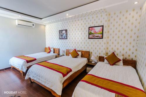 Holiday Hotel