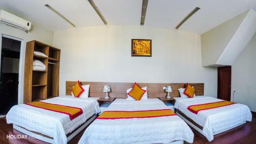 Holiday Hotel
