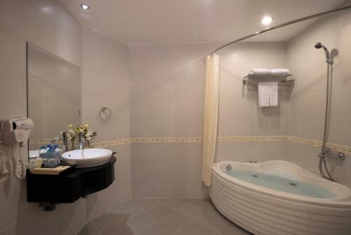 Silverland Sil Hotel & Spa