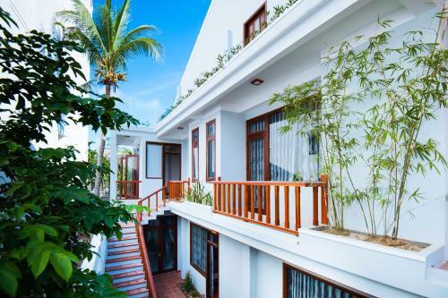 Riverside Plum Garden Homestay
