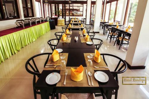 Hotel Randiya