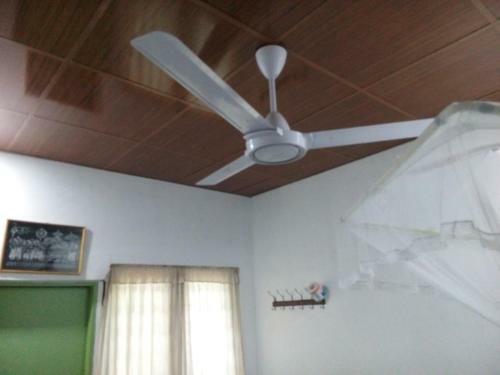 Lake House Homestay