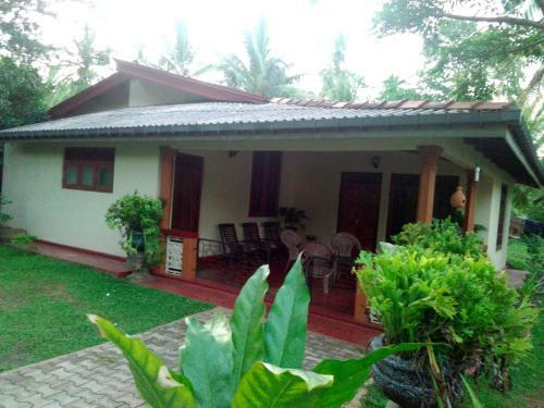Kumudu Holiday Home