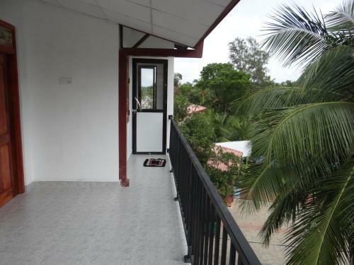 Kumudu Holiday Home