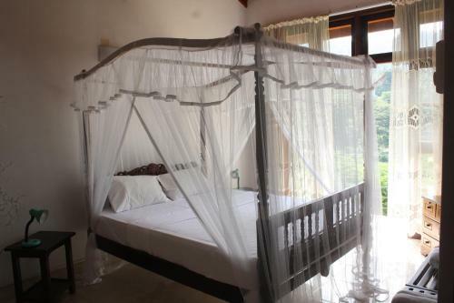 Hostal Riverside8on12