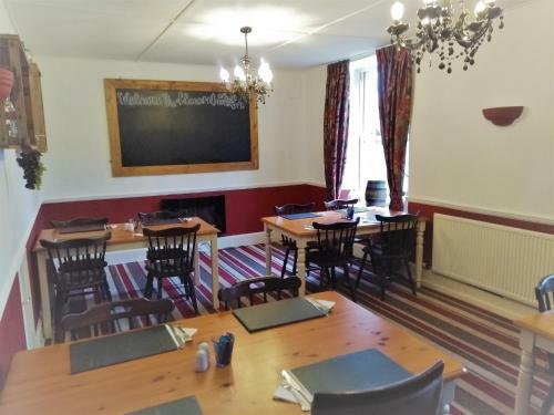 Hotel Llanerch Inn
