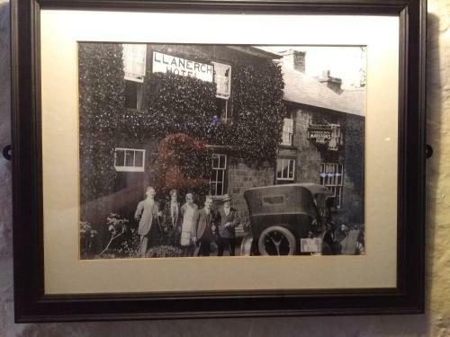 Hotel Llanerch Inn