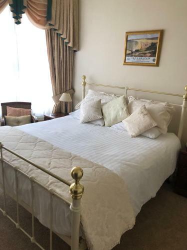Hostal Adcote House