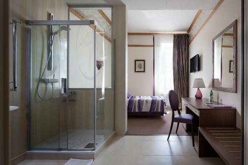 Iris Art Hotel