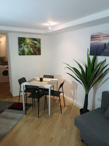 Deluxe Old Town Apartment