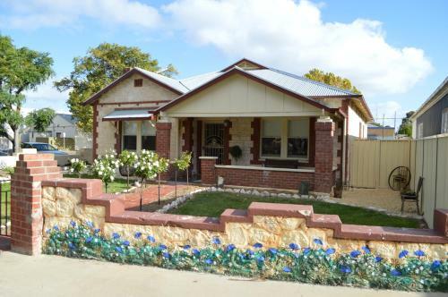Two Cow Cottage Bed & Breakfast
