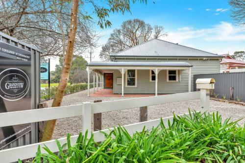 Grandview Accommodation - The Flaxley Apartments