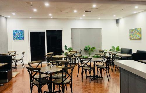 Hotel Rochester Wine Tavern