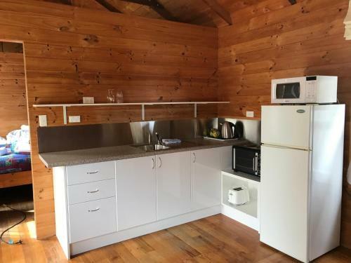 Somerset Beachside Cabin And Caravan Park