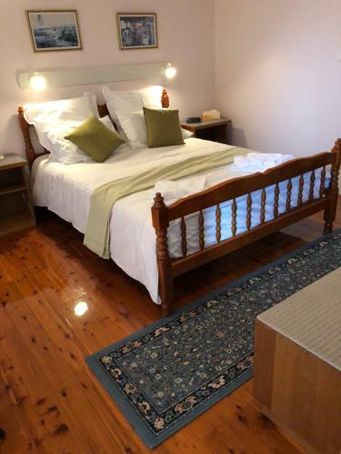 Hostal Wine Country Drive Guest House