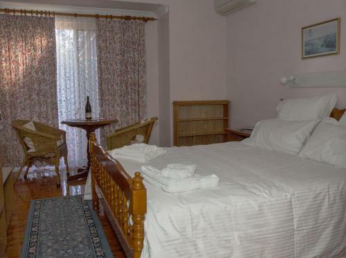 Hostal Wine Country Drive Guest House